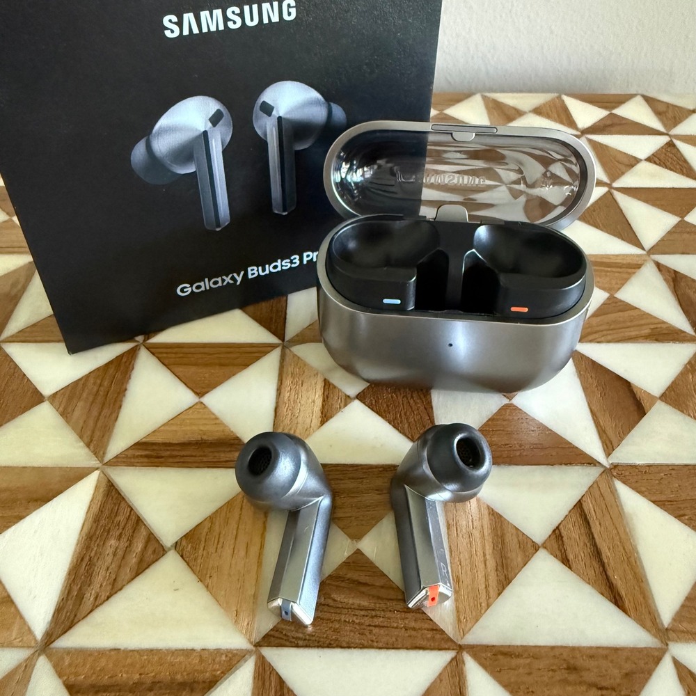 Samsung Galaxy Buds3 Pro Titanium Silver Wireless Noise Cancelling Earbuds